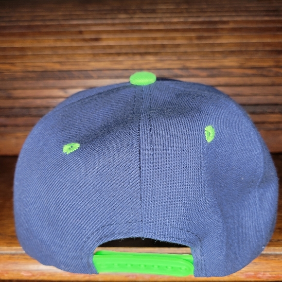 Like new Seahawks snap back cap - Picture 3 of 5